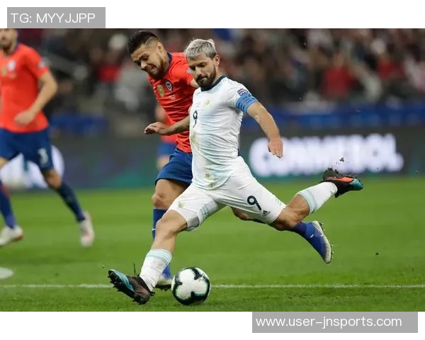 马斯切拉诺亲临迈阿密国际主场观战阿根廷对阵波多黎各精彩赛事