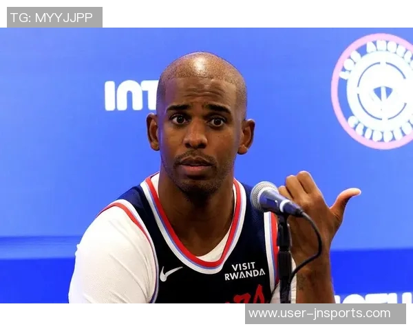 保罗早晨跑步保持自律精神焕发与媒体人见面状态良好